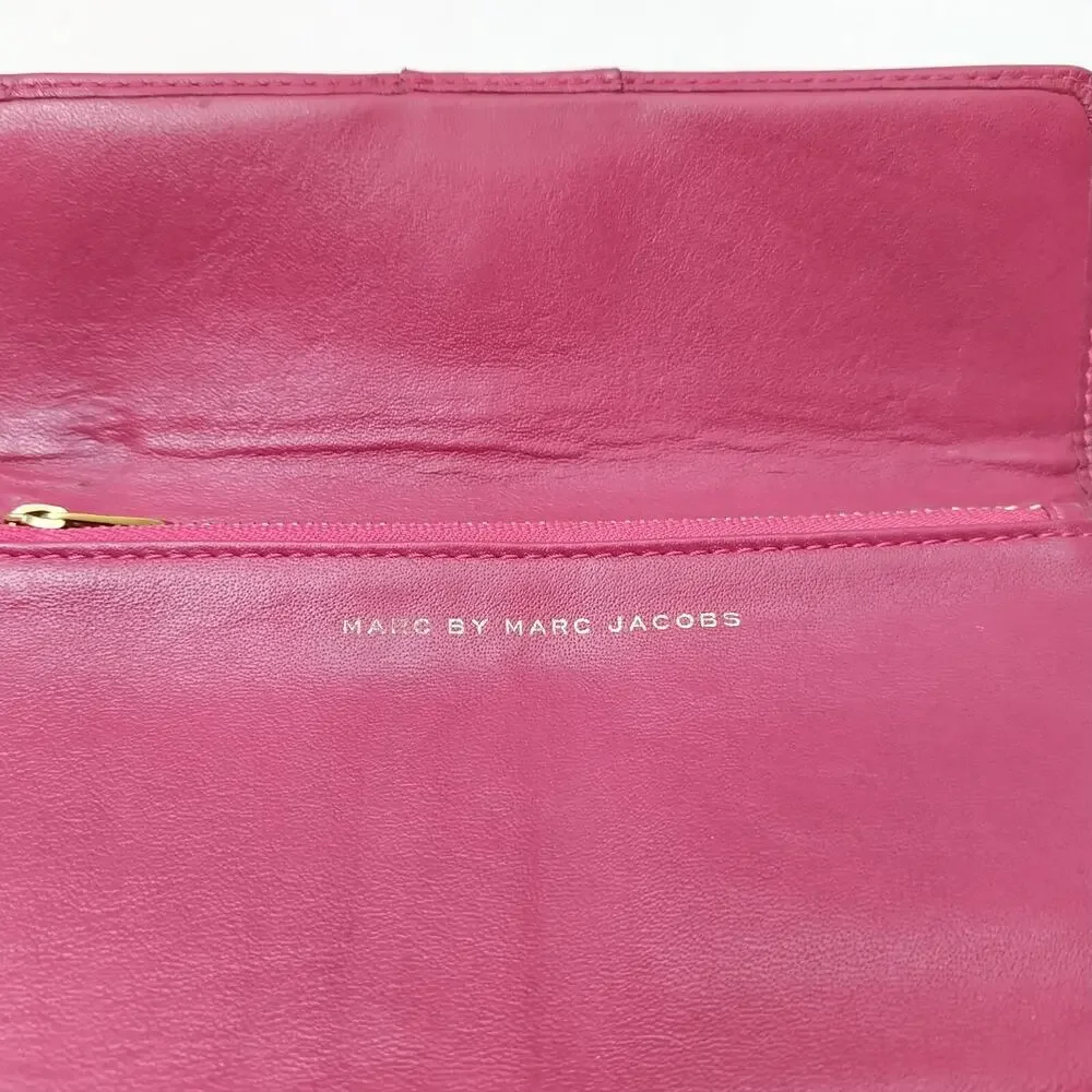 Marc by Marc Jacobs Red Leather Turnlock Credit Card ID Windows Trifold Wallet
